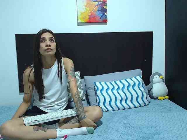clhoeyviolett webcam