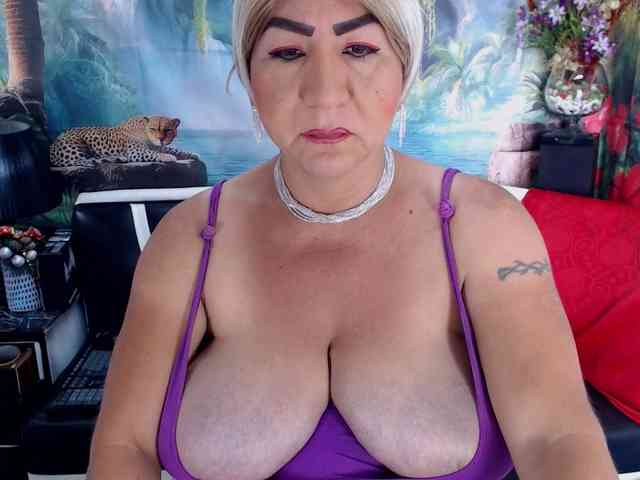 XIOMARAz Live Webcam on BongaCams