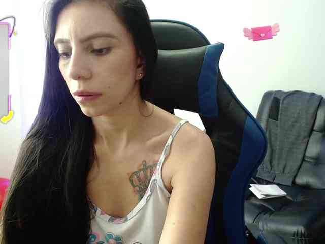 salome-sweet4 Live Webcam on BongaCams