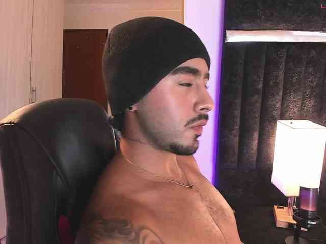 itsmeeros Live Webcam on BongaCams