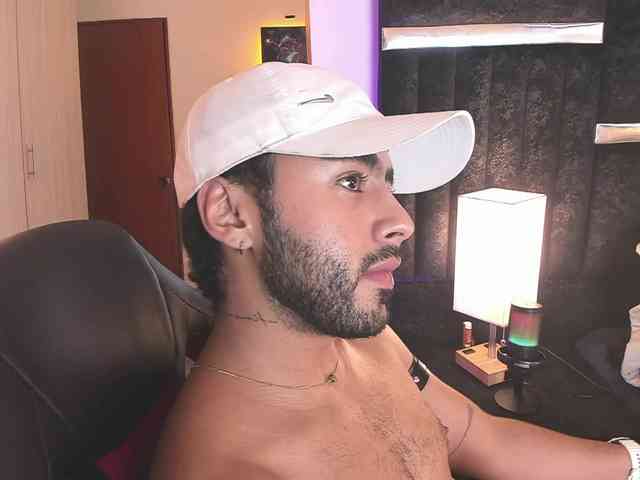 itsmeeros Live Webcam on BongaCams