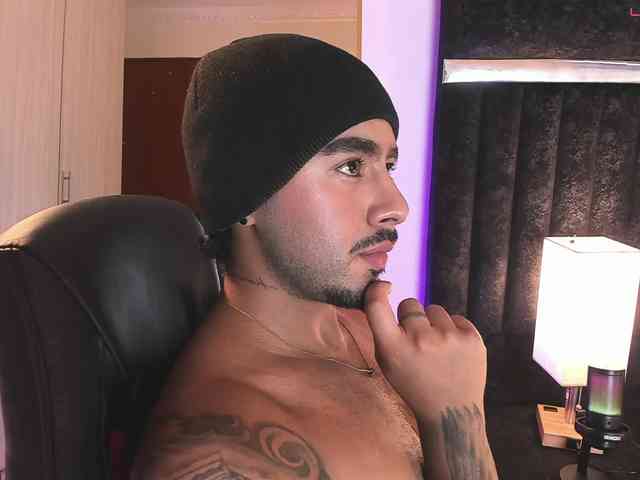 itsmeeros Live Webcam on BongaCams