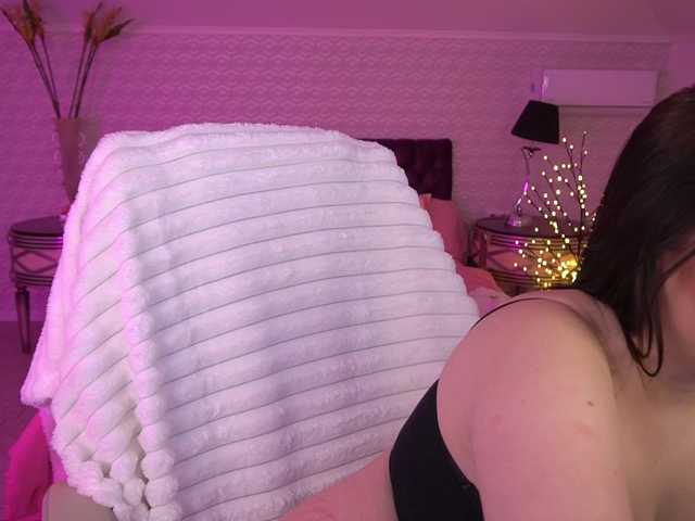 DaenerysDaen's BongaCams show and profile