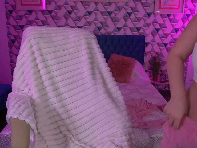 DaenerysDaen's BongaCams show and profile