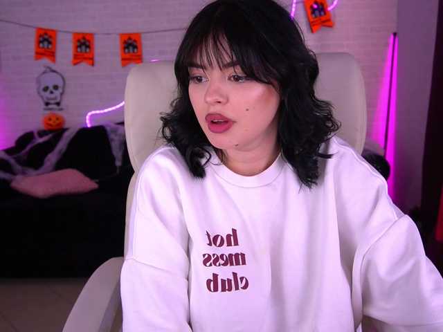 Cute DaenerysDaen wants you to fuck her body now DaenerysDaen from BongaCams