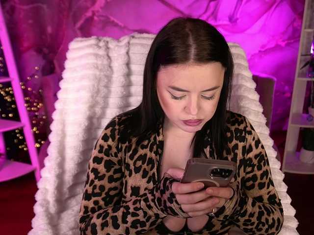 DaenerysDaen's BongaCams show and profile