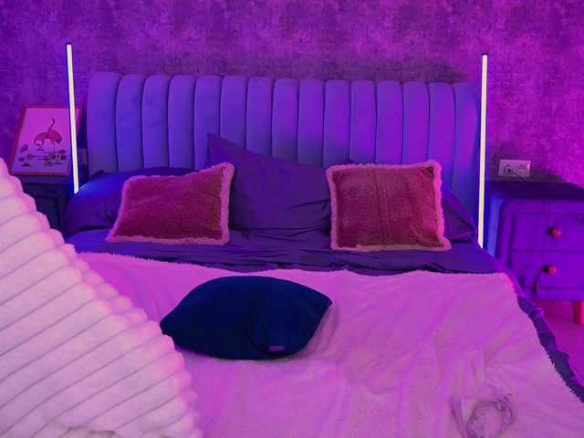 DaenerysDaen's BongaCams show and profile