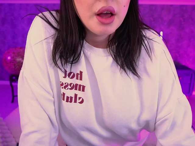 DaenerysDaen's BongaCams show and profile