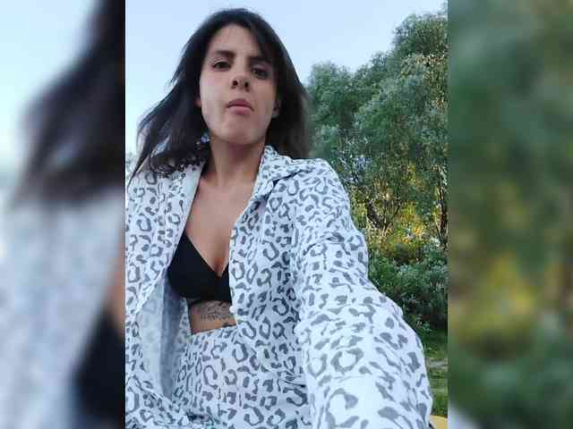 -EmilyJones- webcam