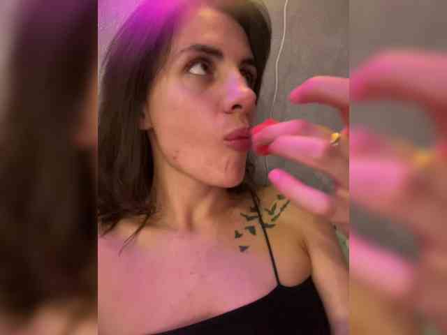 -EmilyJones- webcam
