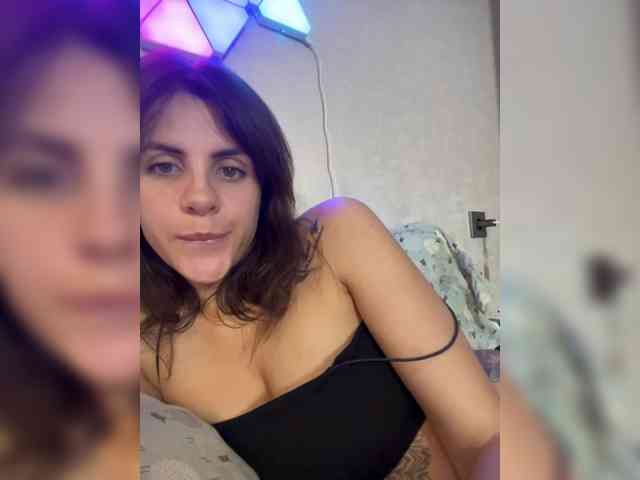 -EmilyJones- webcam