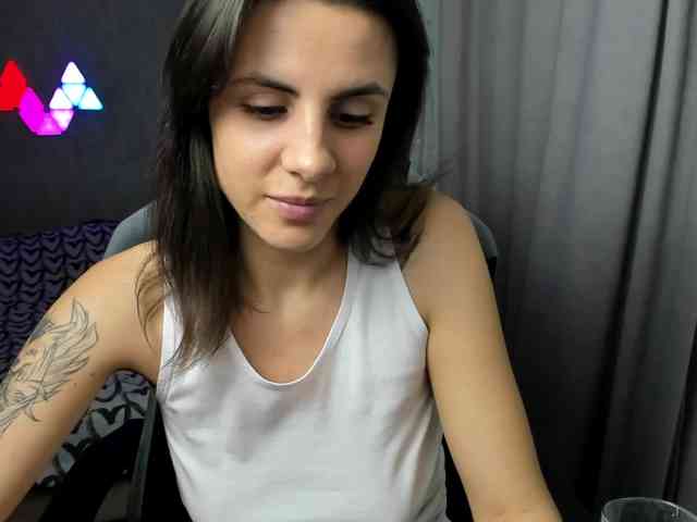 -EmilyJones- webcam