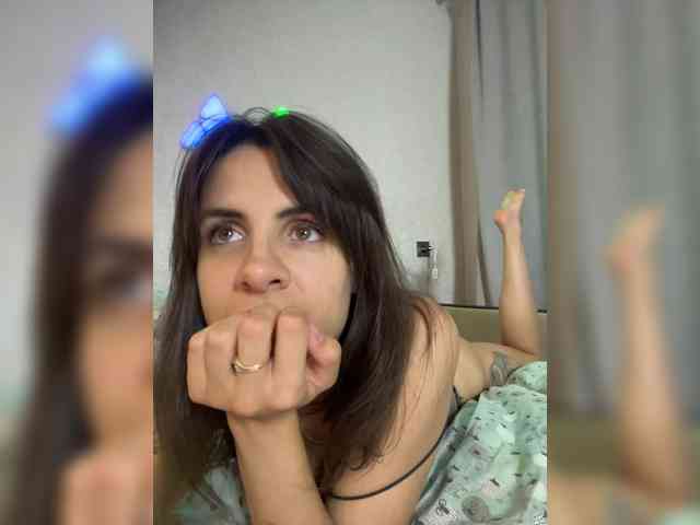 -EmilyJones- webcam