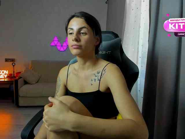 -EmilyJones- webcam