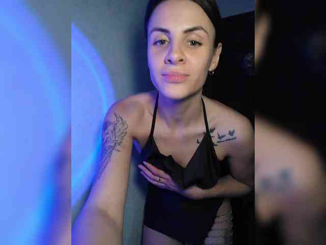 -EmilyJones- webcam