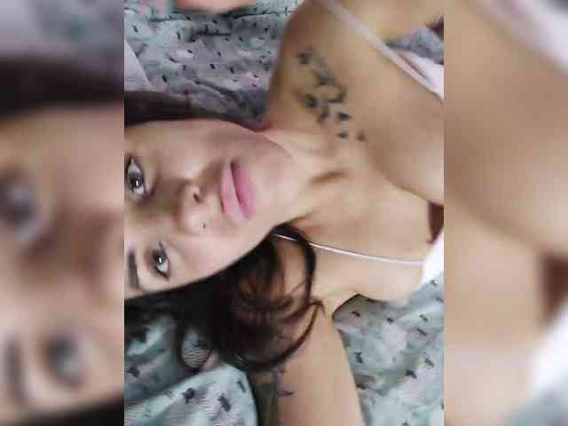-EmilyJones- webcam