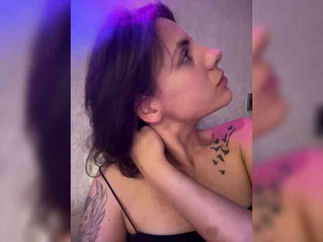 -EmilyJones- webcam