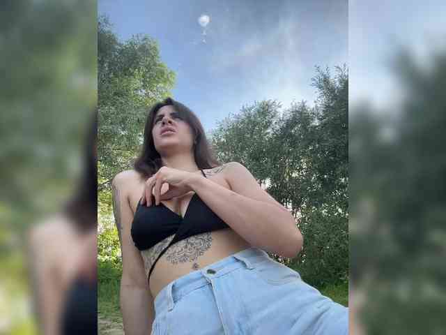 -EmilyJones- webcam