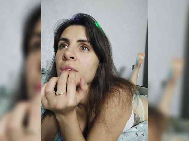 -EmilyJones- webcam