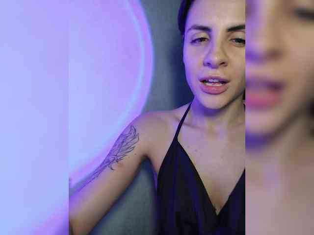 -EmilyJones- webcam