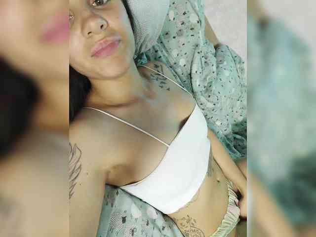 -EmilyJones- webcam