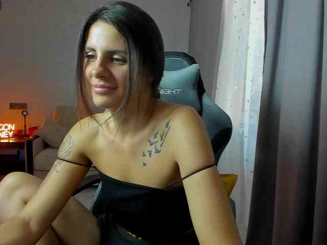 -EmilyJones- webcam