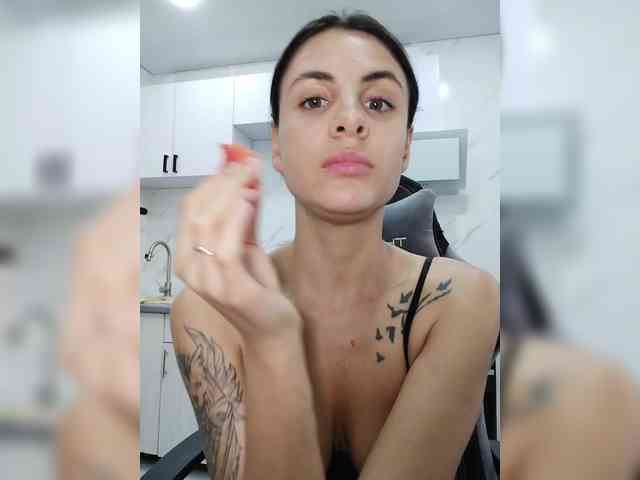 -EmilyJones- webcam