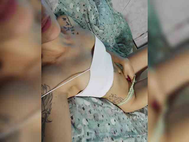 -EmilyJones- webcam
