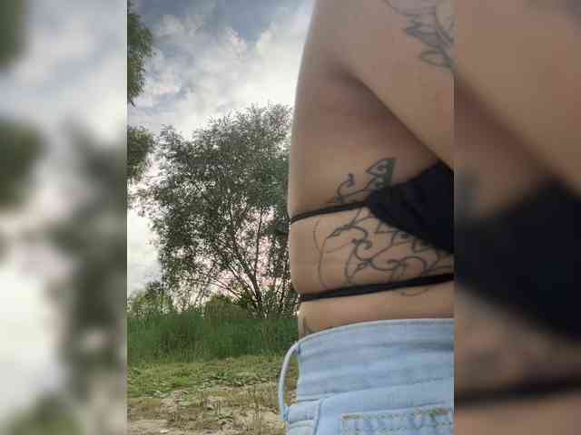 -EmilyJones- webcam