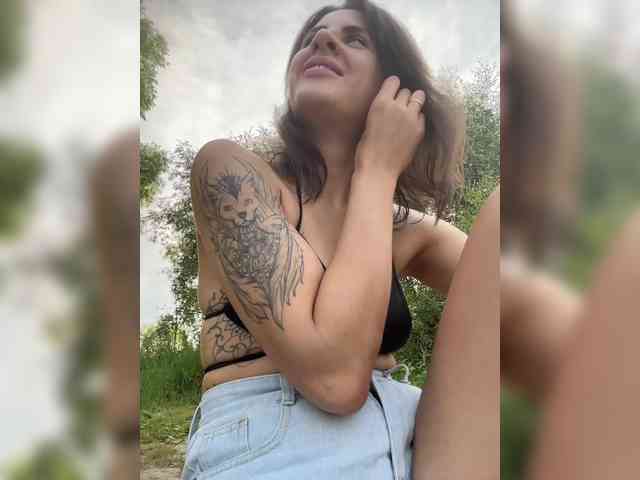 -EmilyJones- webcam