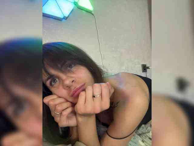 -EmilyJones- webcam