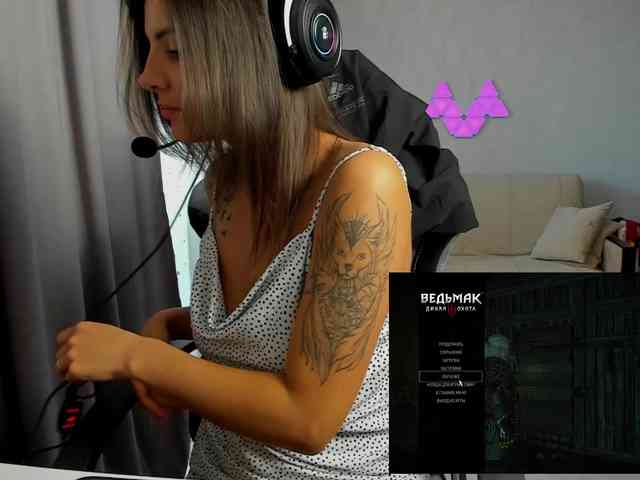-EmilyJones- webcam