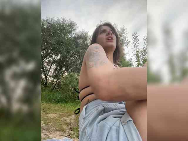 -EmilyJones- webcam