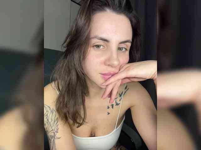 -EmilyJones- webcam