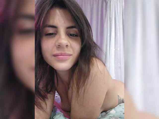-EmilyJones- webcam
