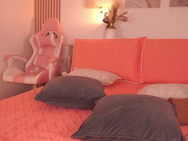 LillyThomps's BongaCams show and profile