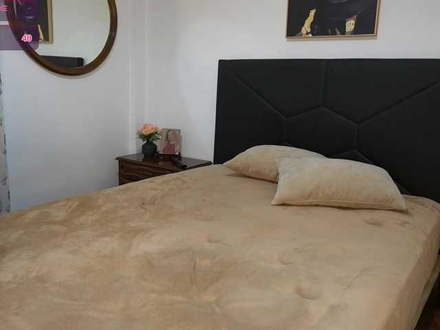 AdelleSweet live cam profile