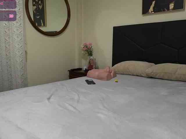 AdelleSweet webcam