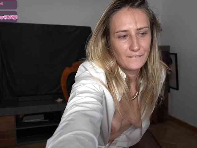 AdelleSweet webcam