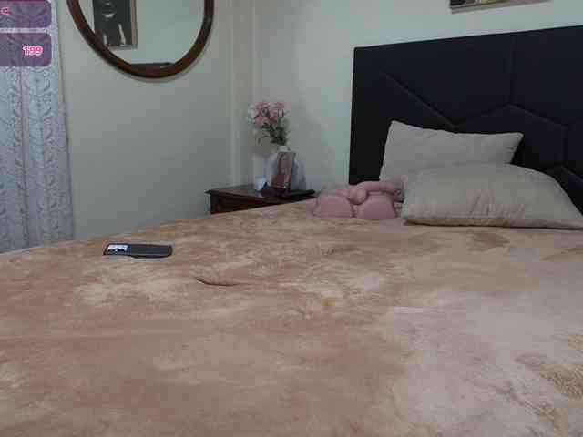 AdelleSweet webcam