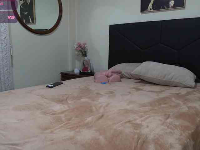AdelleSweet webcam