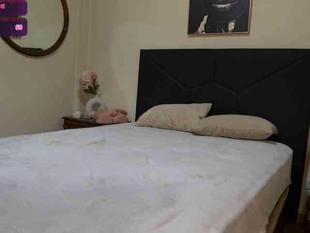 AdelleSweet webcam