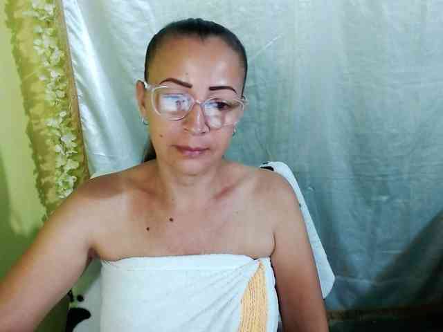 Estrella4You Live Webcam on BongaCams