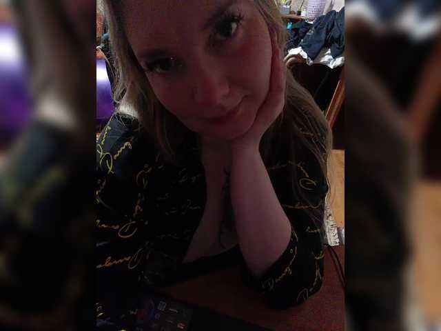 Sweetflowera's BongaCams show and profile