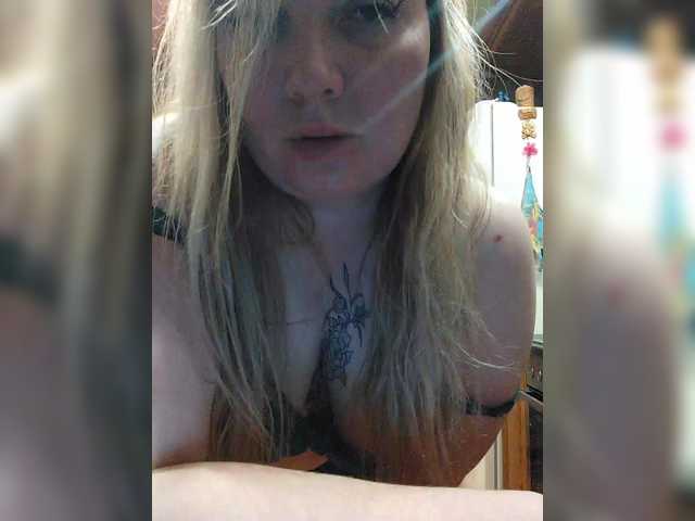 Sweetflowera's BongaCams show and profile