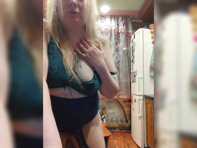 Sweetflowera's BongaCams show and profile