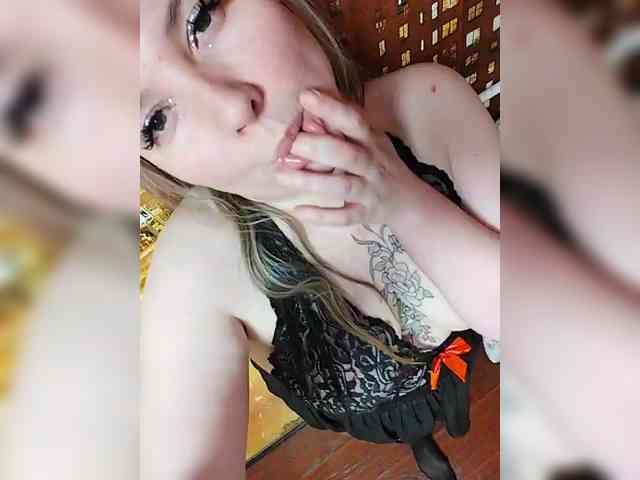 Sweetflowera Live Webcam on BongaCams