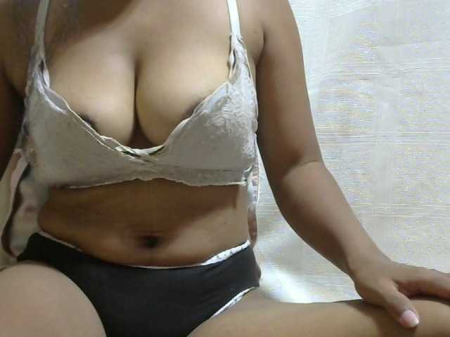 Harmalie webcam bongacams model stream image