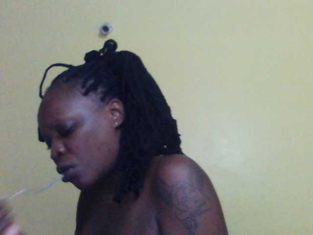 Princessmiles webcam bongacams model stream image