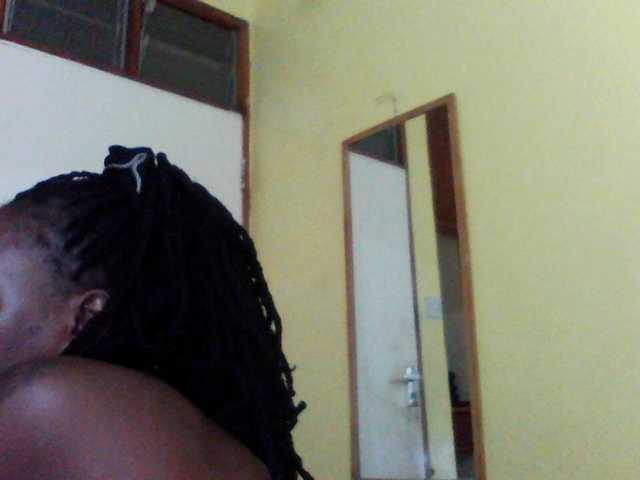 Princessmiles webcam bongacams model stream image